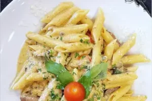 Rigatoni Mit Rinderfilet Champignons Und Sherrytomaten In Sahnesauce