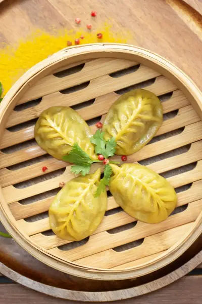 Jiaozi mit Curry Rindfleisch 咖喱牛肉餃子