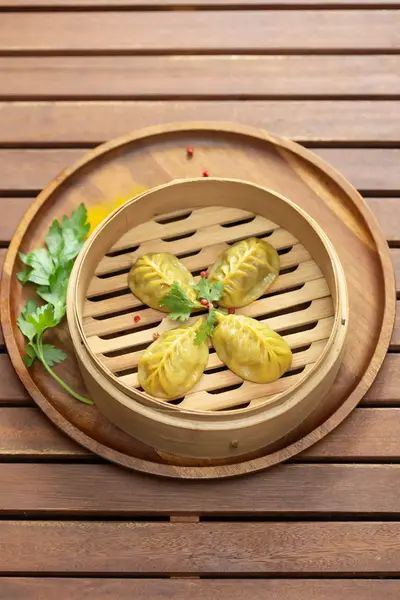 Jiaozi mit Curry Rindfleisch 咖喱牛肉餃子