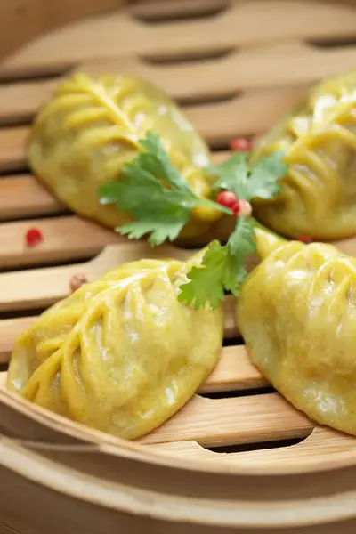 Jiaozi mit Curry Rindfleisch 咖喱牛肉餃子